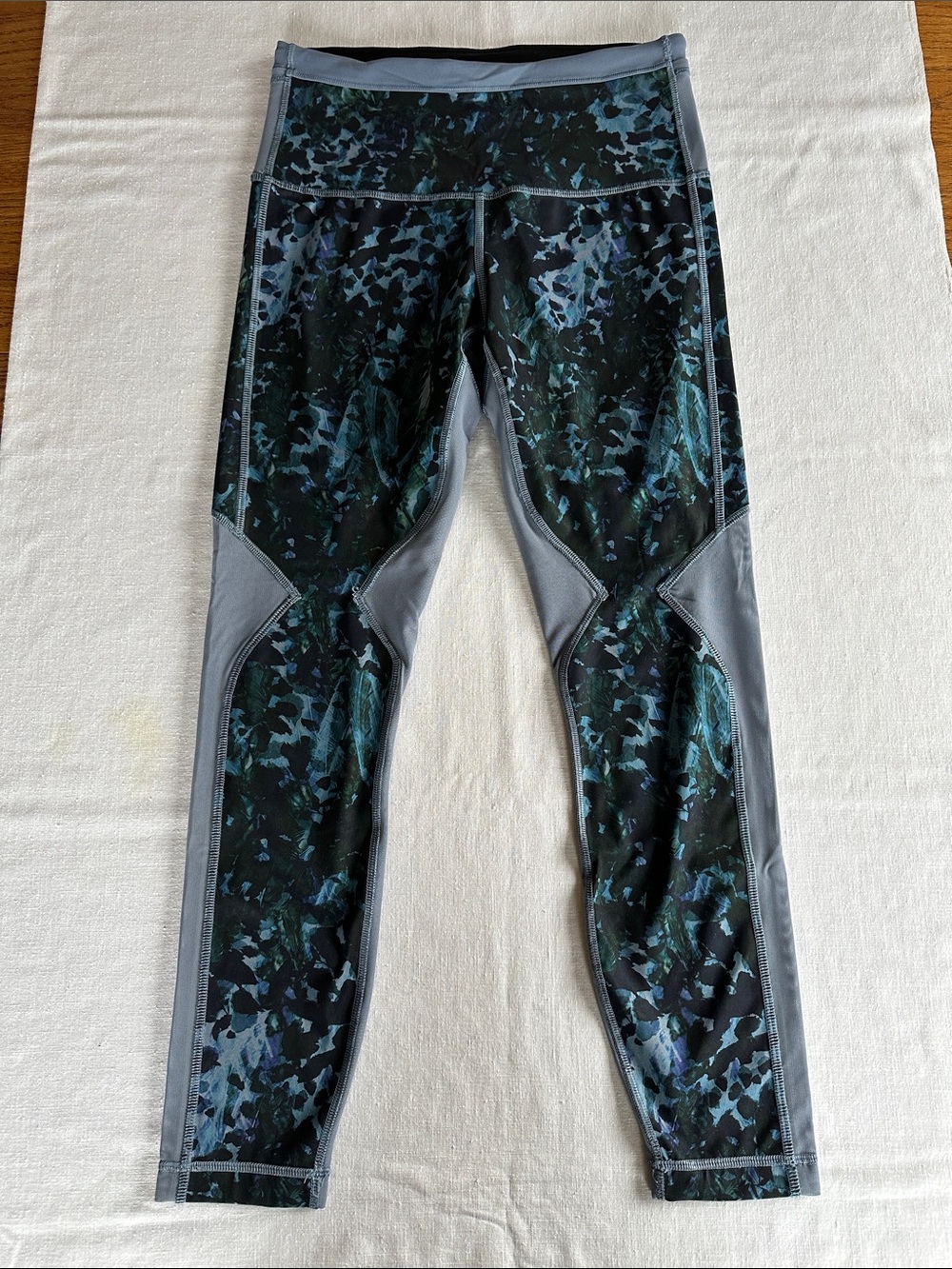 Lululemon Running In The City 7/8 Tight Floral Backdrop 6